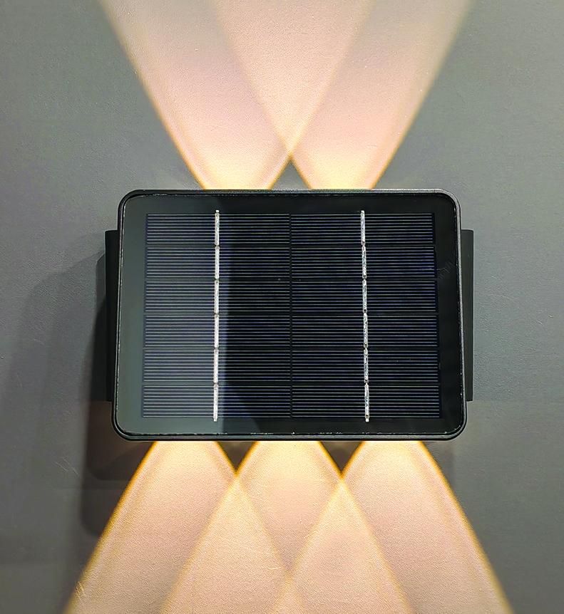 LED solárna nástenná lampa 5 x 1.5W IP54